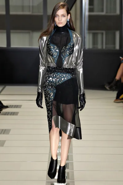 Look 4